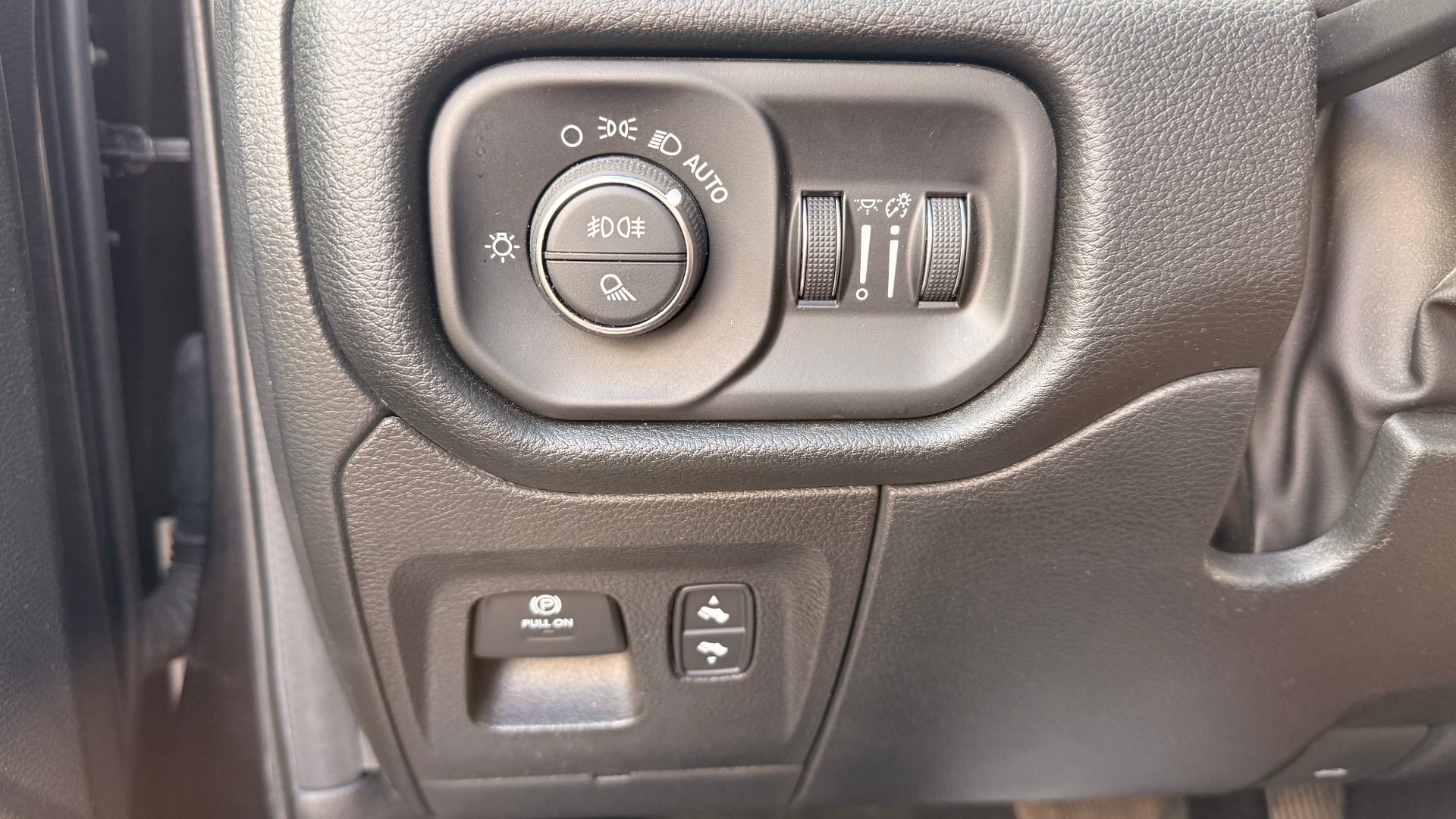 Dodge RAM 1500 5.7i V8 295kW