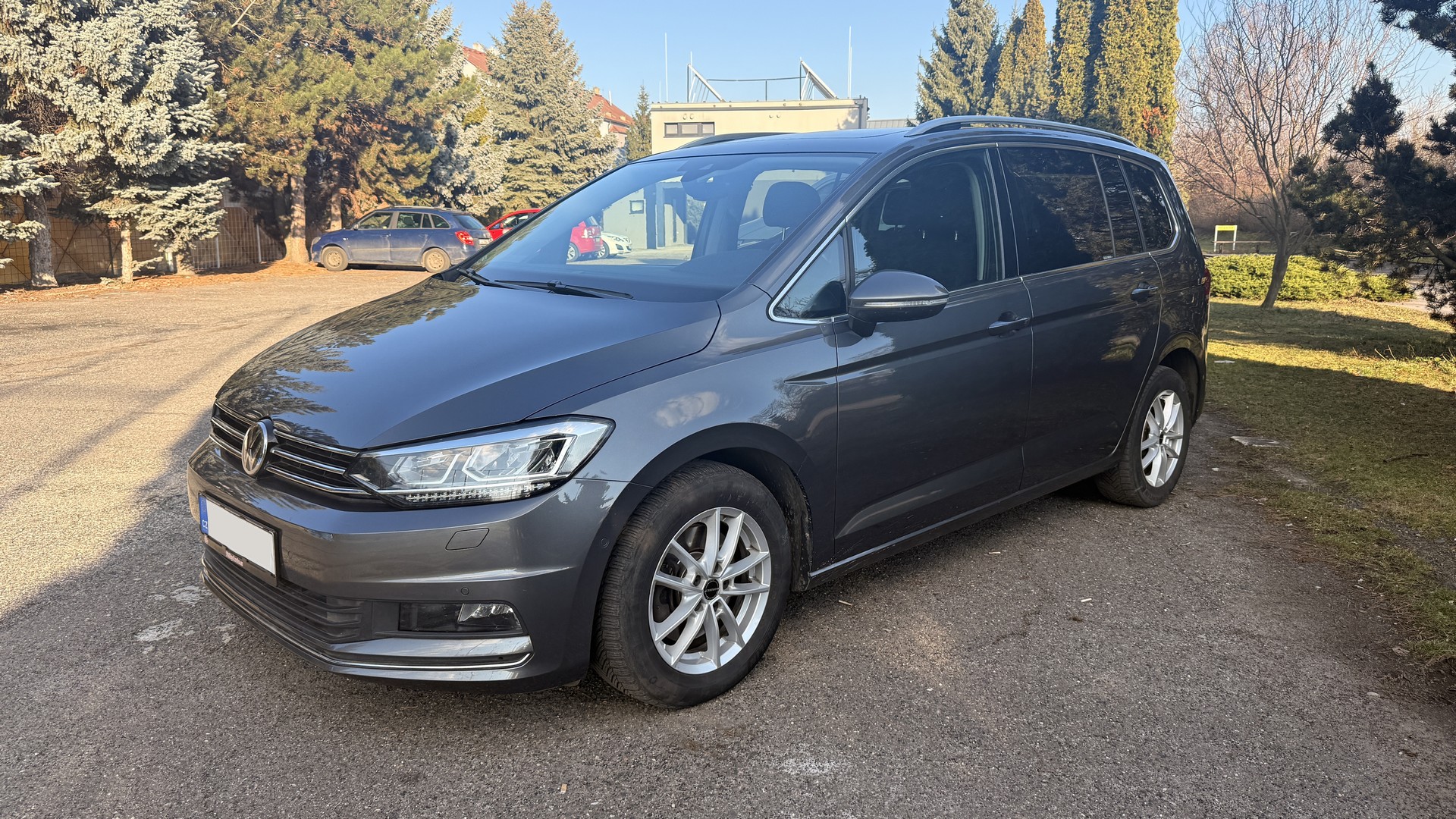 VW Touran 2.0TDI 140kW Highline – 7 míst
