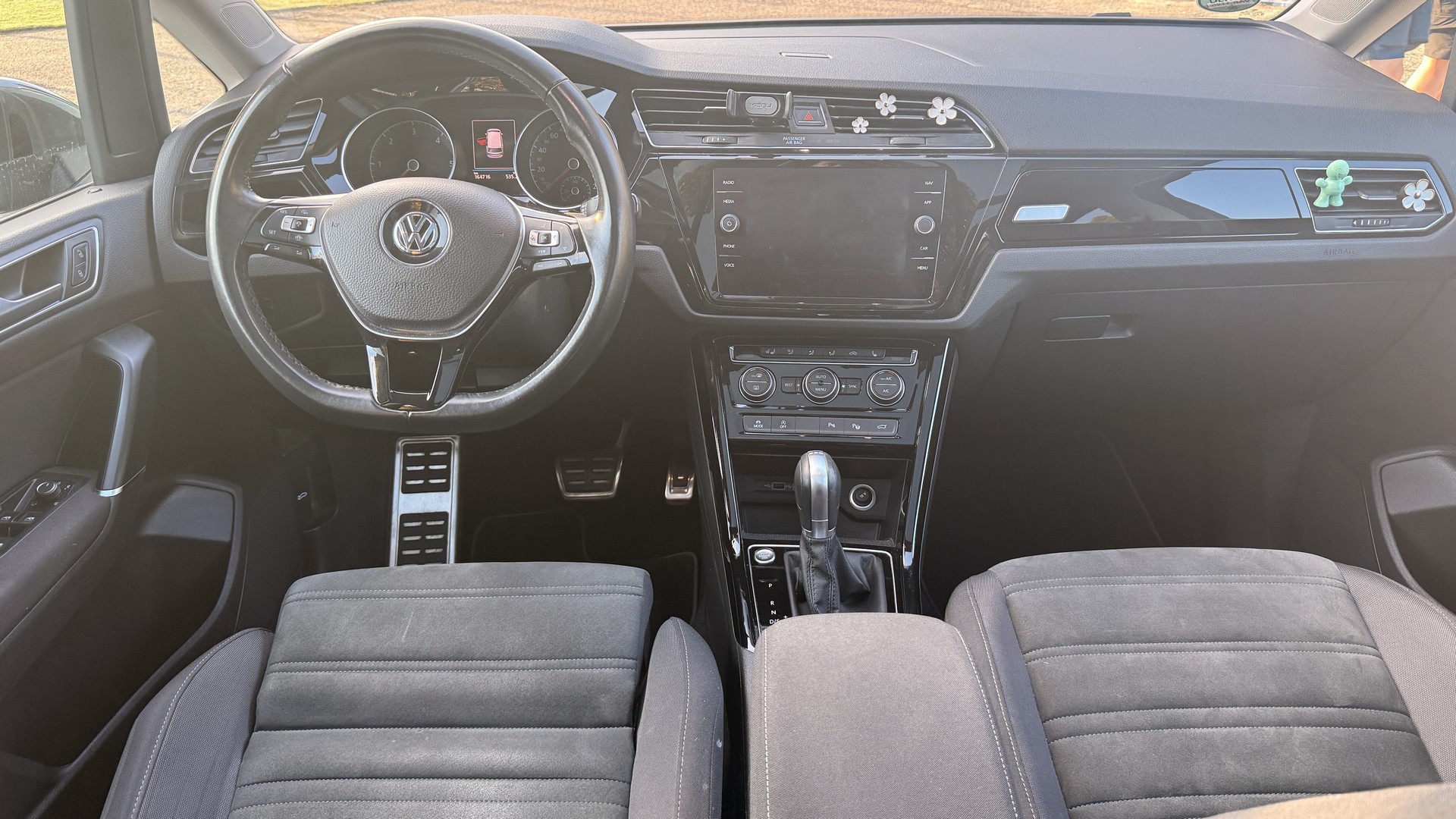VW Touran 2.0TDI 140kW Highline – 7 míst