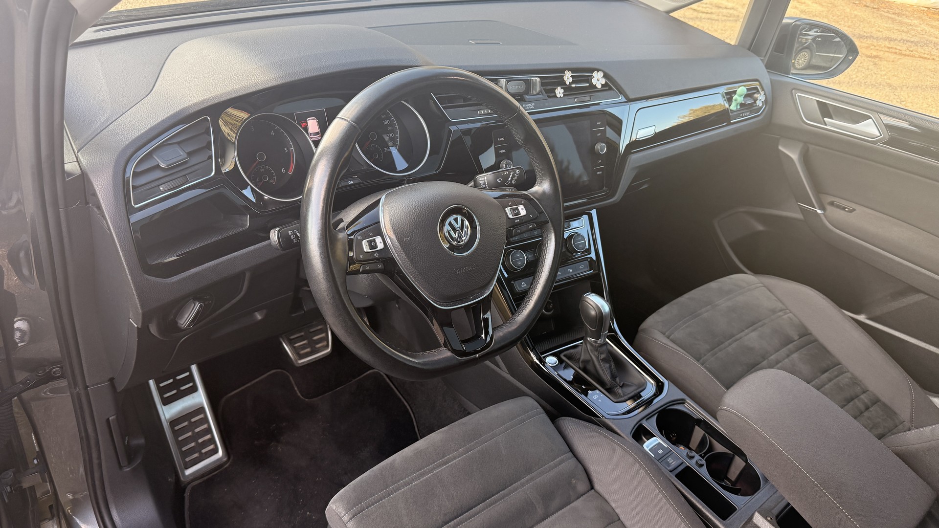 VW Touran 2.0TDI 140kW Highline – 7 míst