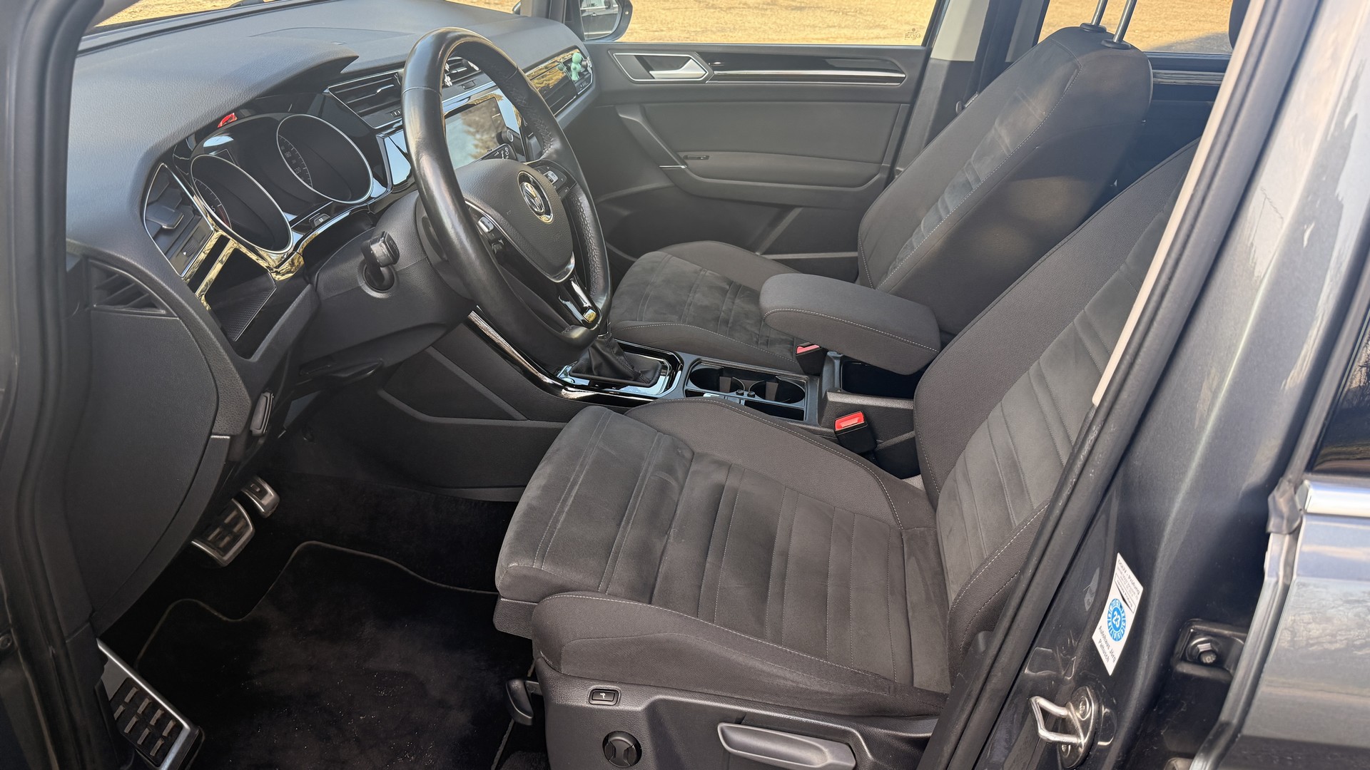 VW Touran 2.0TDI 140kW Highline – 7 míst