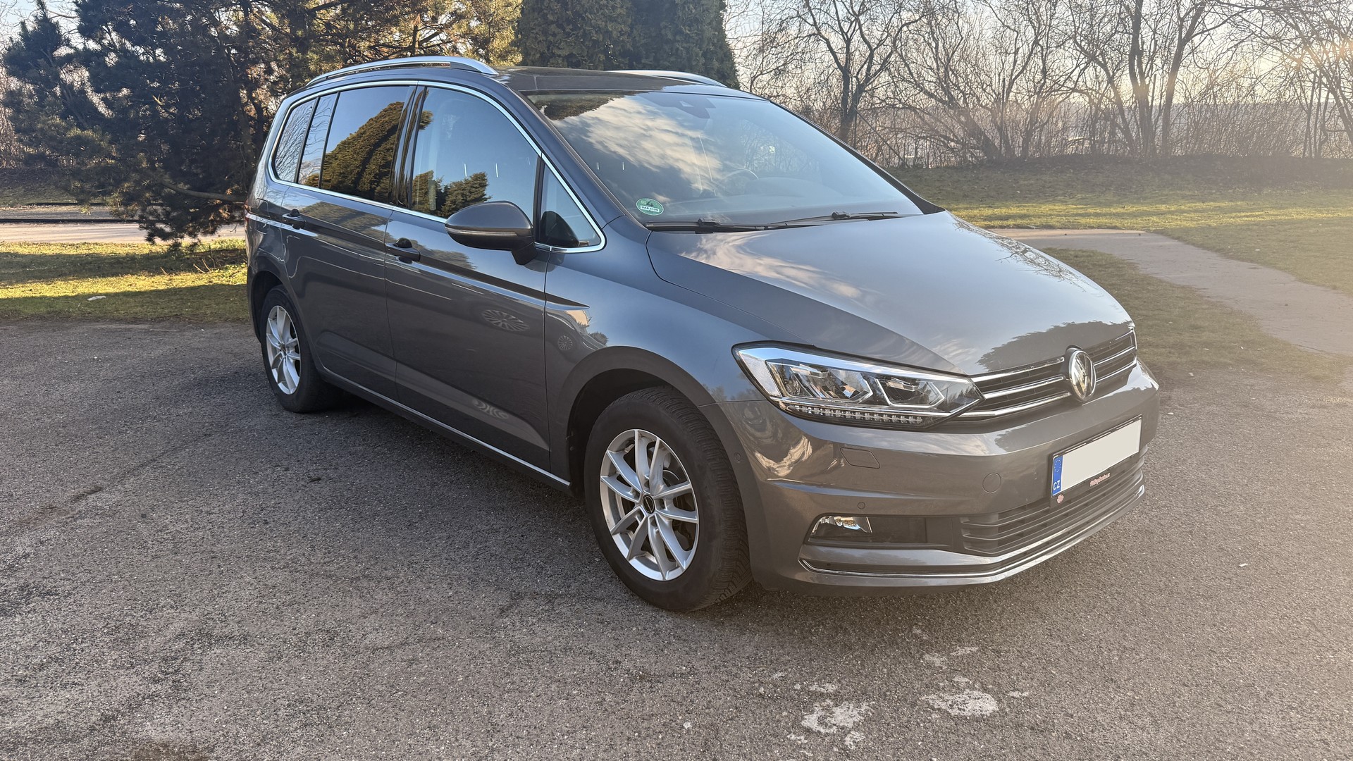 VW Touran 2.0TDI 140kW Highline – 7 míst