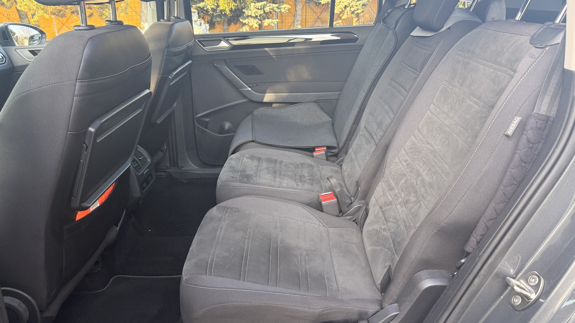 VW Touran 2.0TDI 140kW Highline – 7 míst