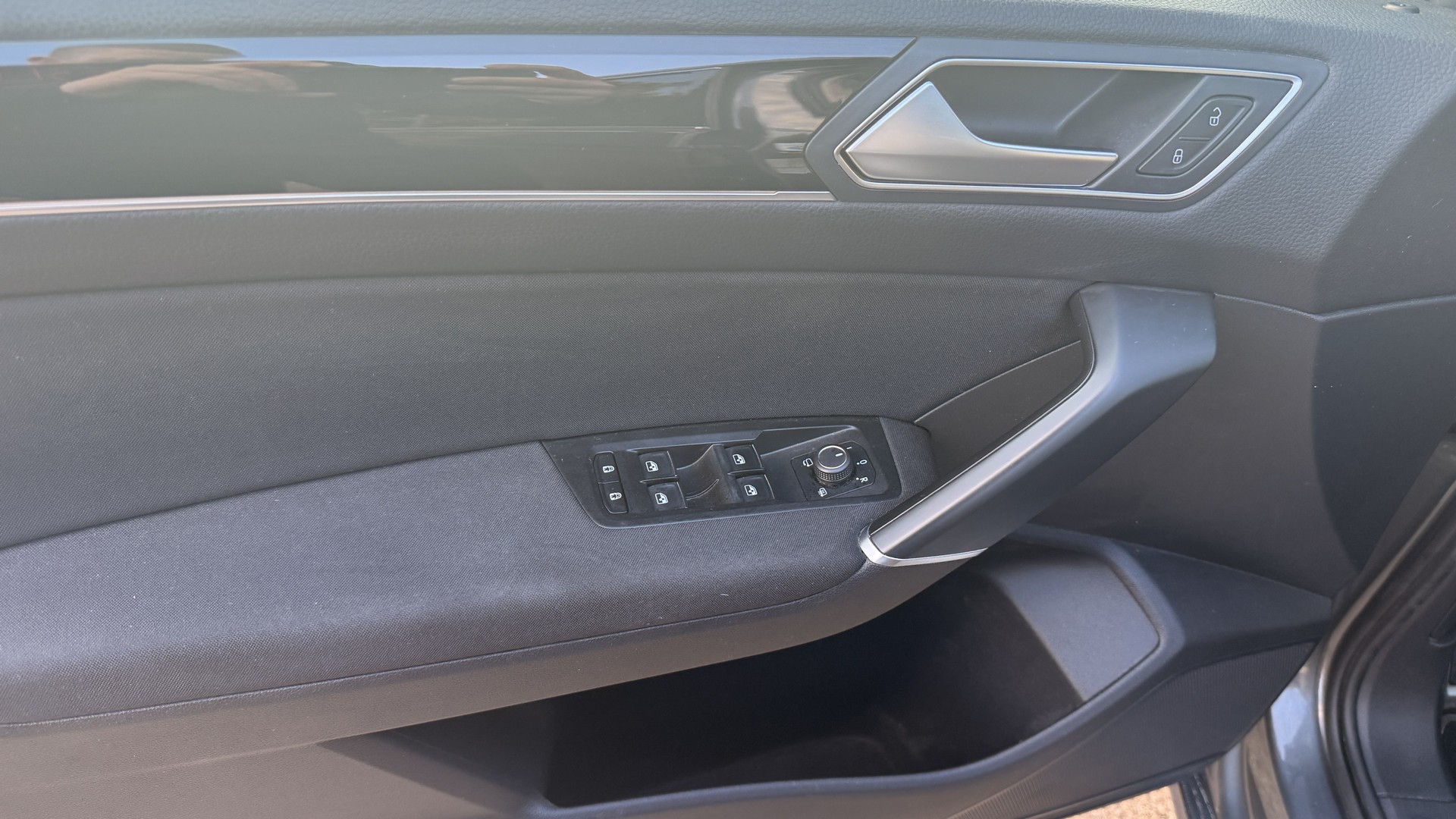 VW Touran 2.0TDI 140kW Highline – 7 míst