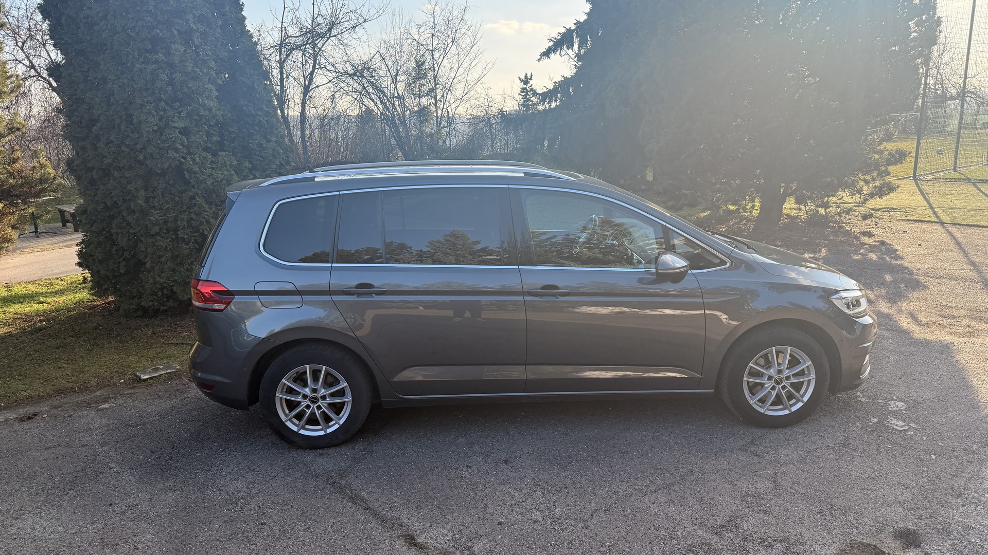 VW Touran 2.0TDI 140kW Highline – 7 míst