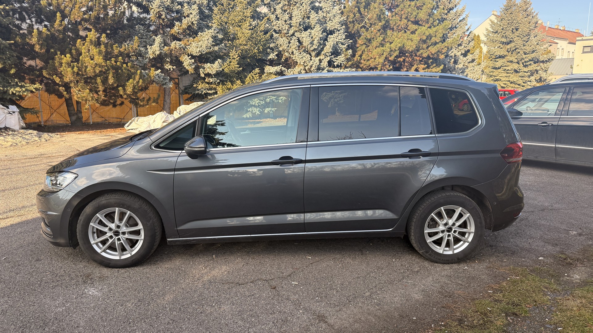 VW Touran 2.0TDI 140kW Highline – 7 míst